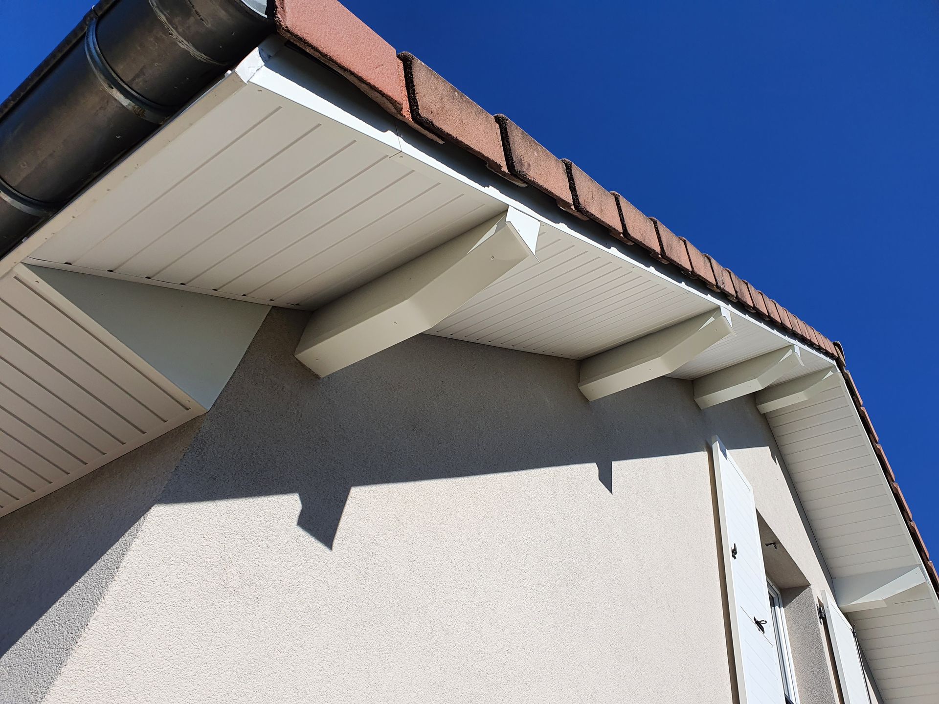 Échafaudage autour d'une maison 2
