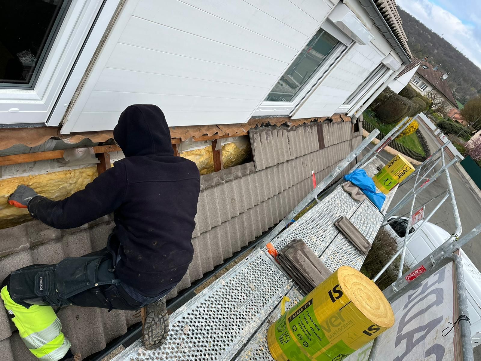 Isolation de bord de toit