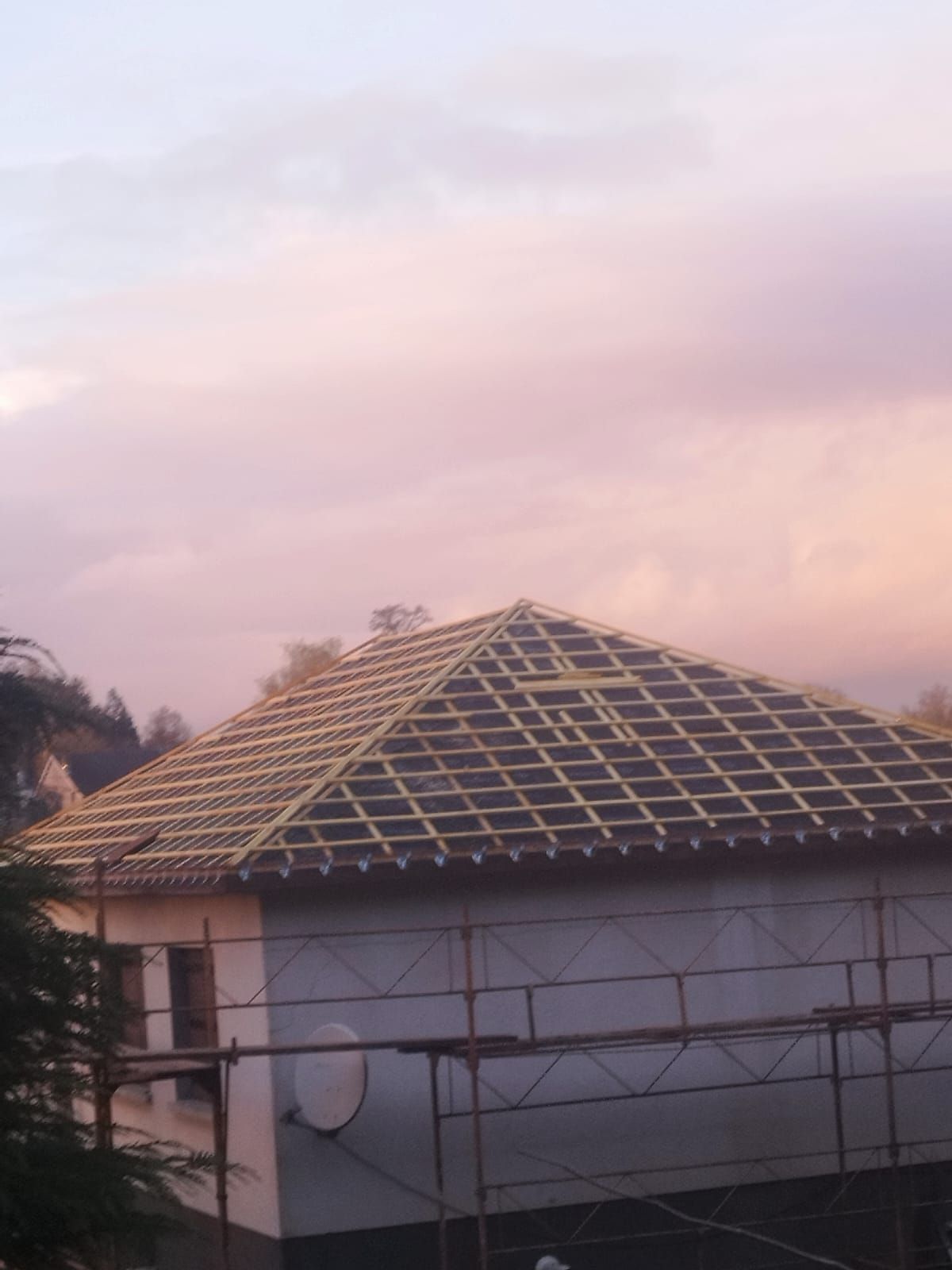 Grande toiture sans tuiles