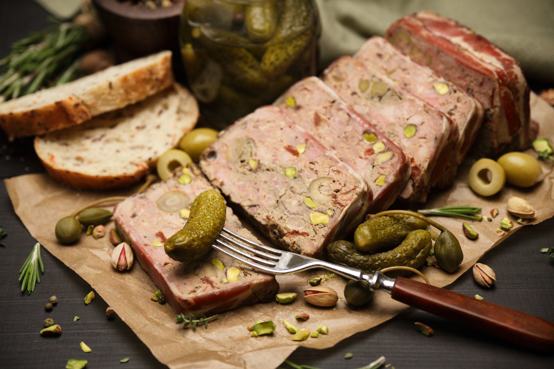 Terrine de campagne ave cornichons