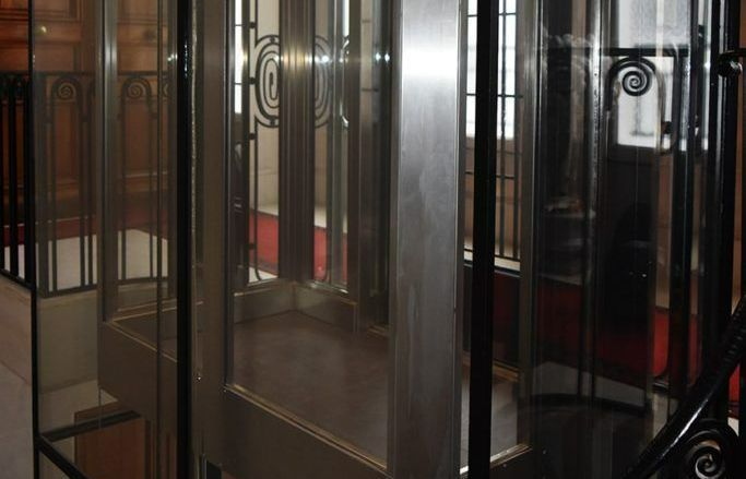 Ascenseur vitré rénové