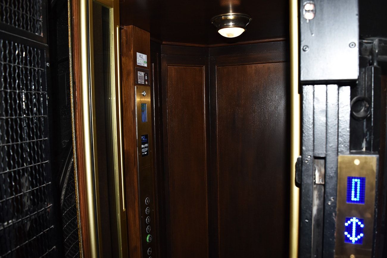Ascenseur ouvert à l'étage 0