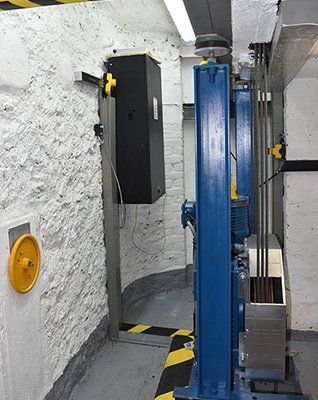 Engrenage et système de fonctionnement d'un ascenseur