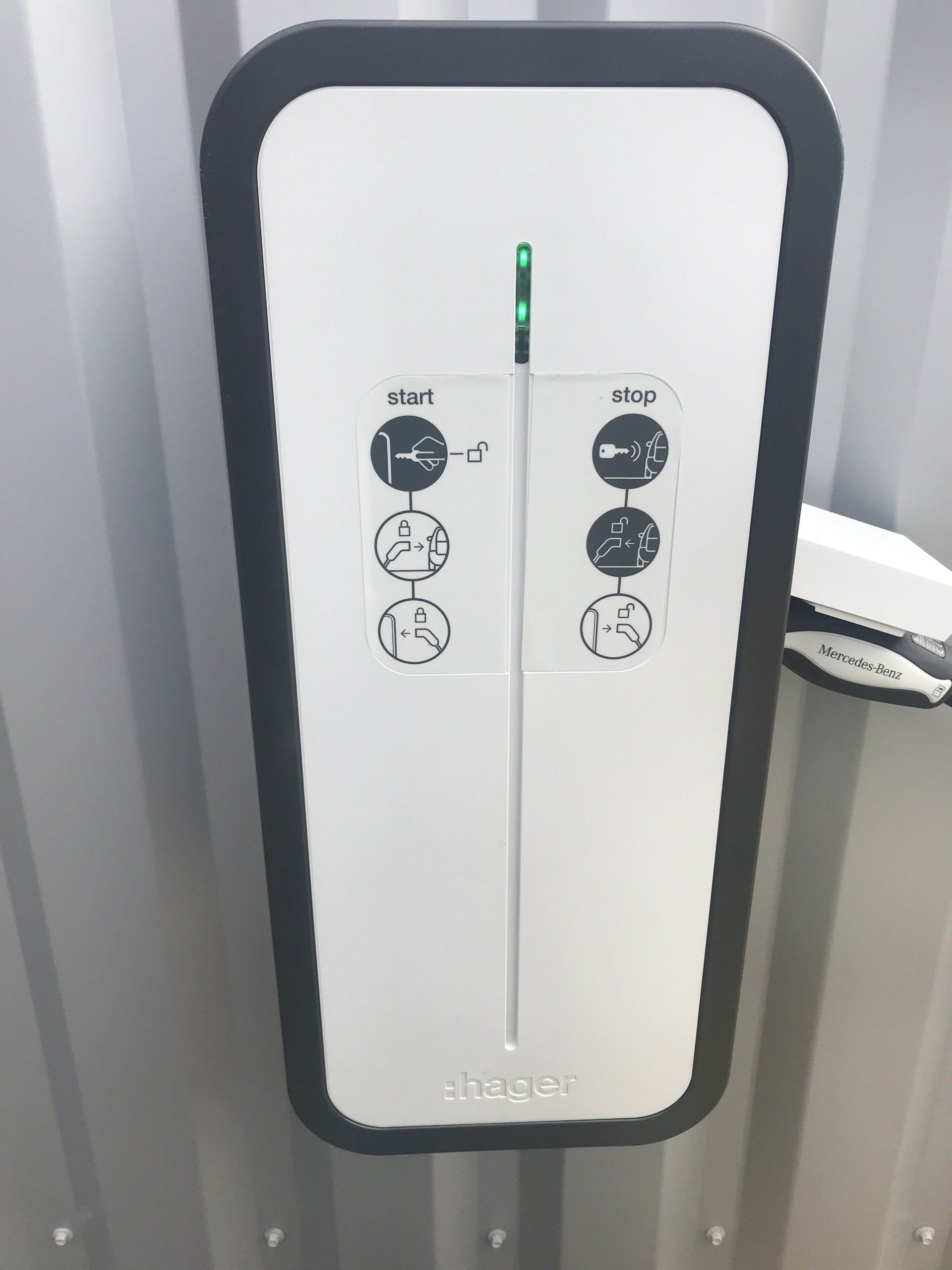 borne électrique Hager