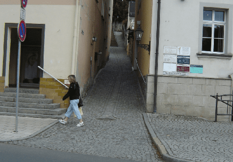 Apothekergässchen in Schleiz nach der Komplettsanierung mit Pflasterbau