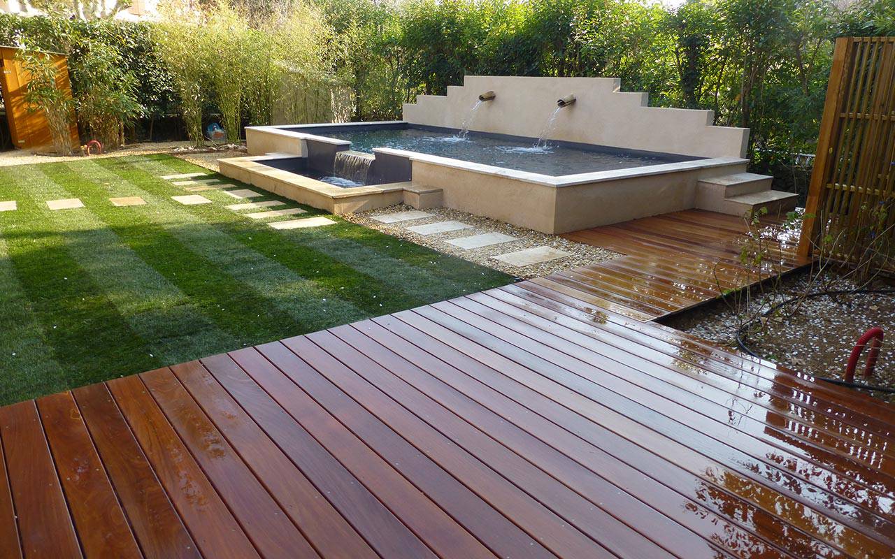 Jardin avec terrasse en bois