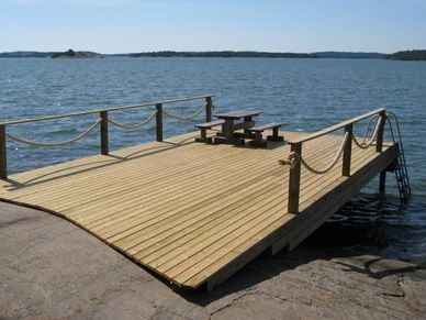 Kiinteärakenteiset ja ponttoonilaiturit, Saariston Kaivuu ja Merikuljetus