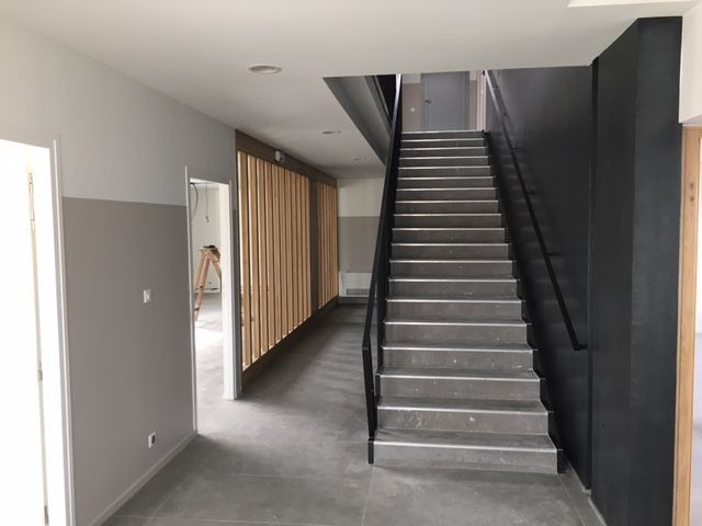 Escaliers et couloir rénovés