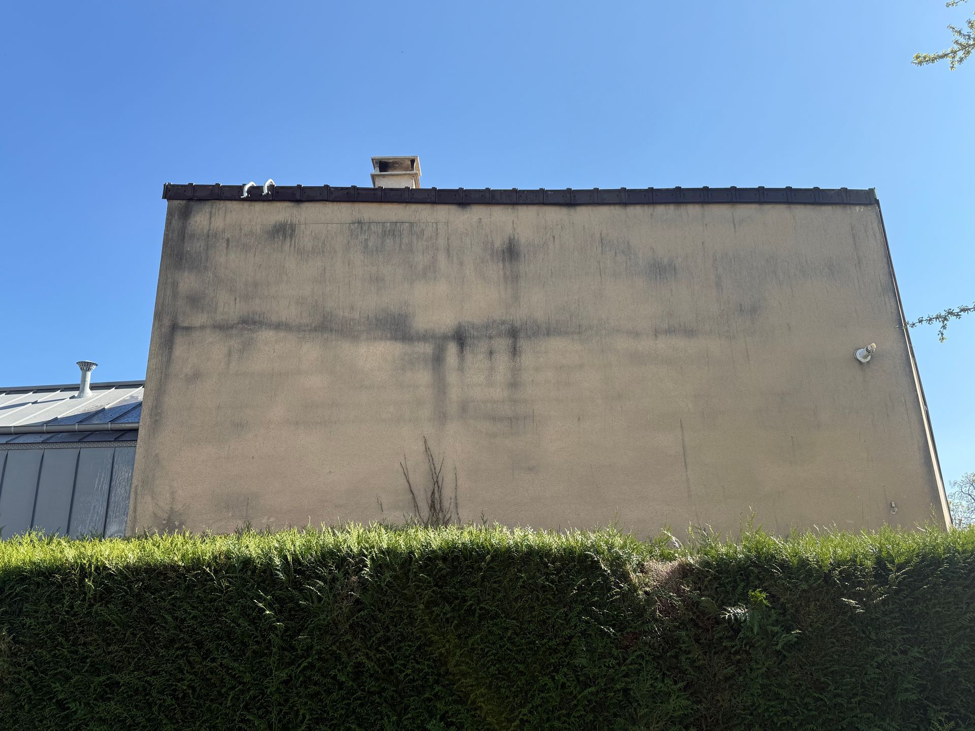 Façade avant nettoyage