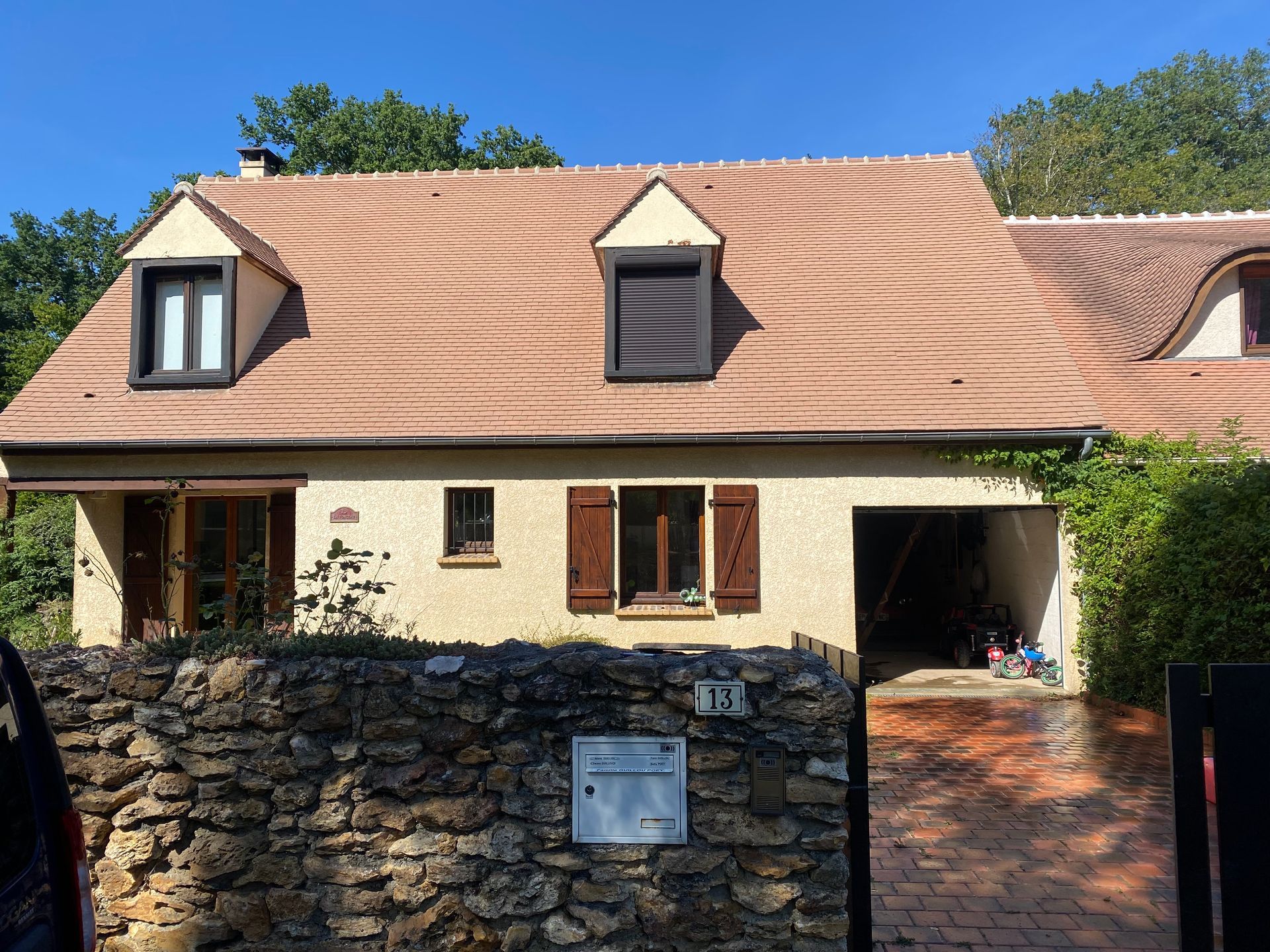 Maison avec une toiture neuve