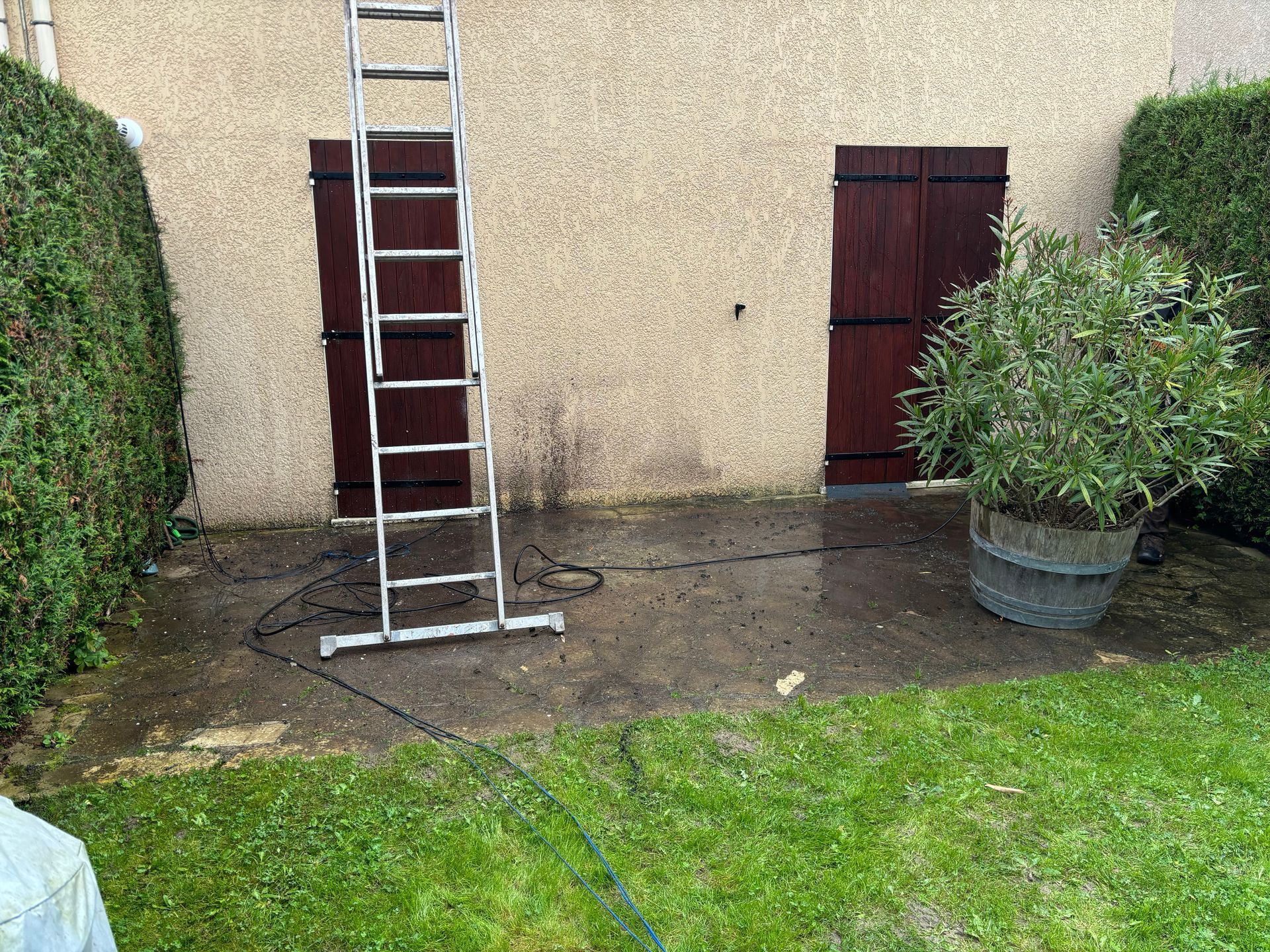 Installation du matériel avant nettoyage de la terrasse