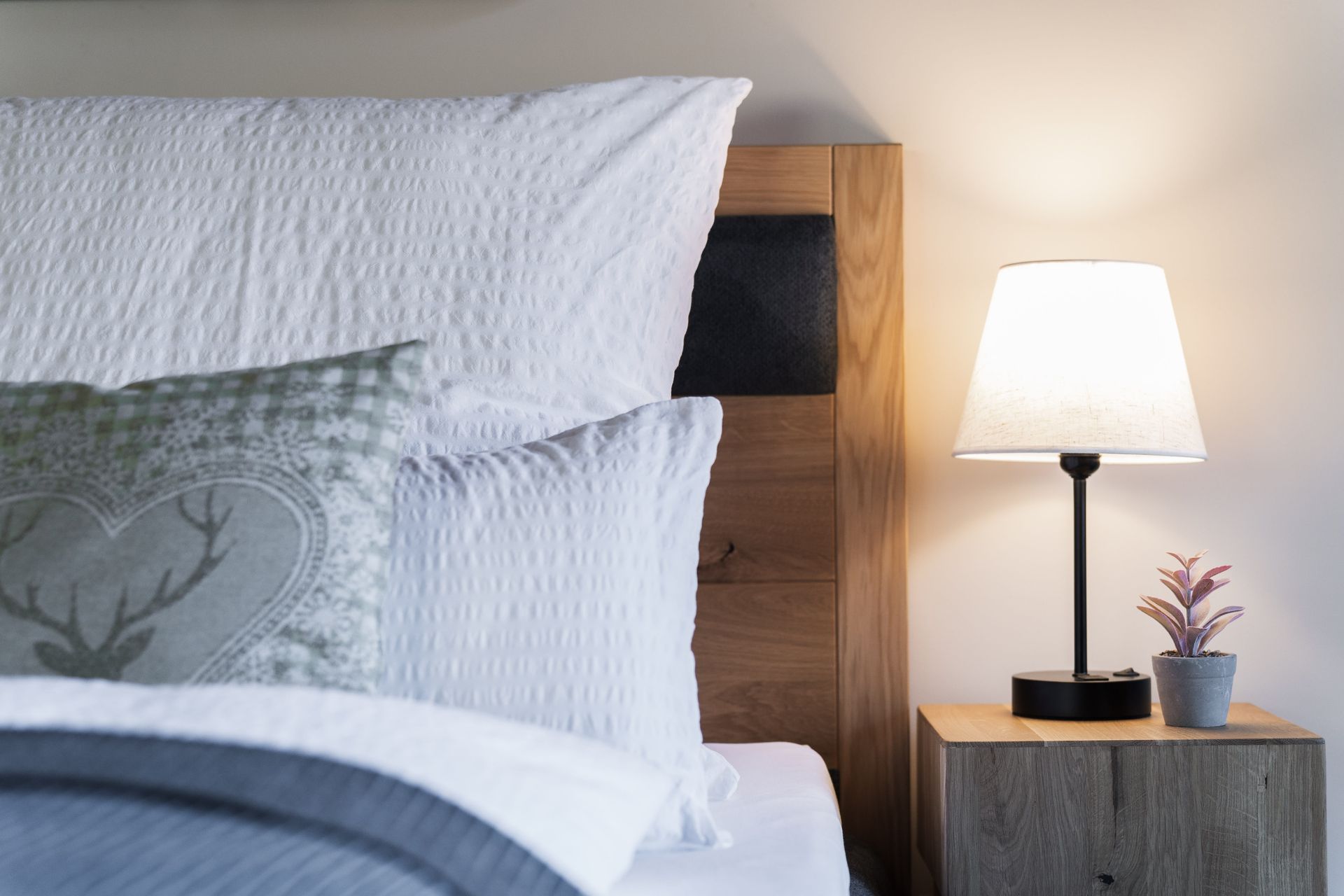 Gemütliches Bett im Chalet Bergblick in Bad Kleinkirchheim – ALPSTAY Apartments