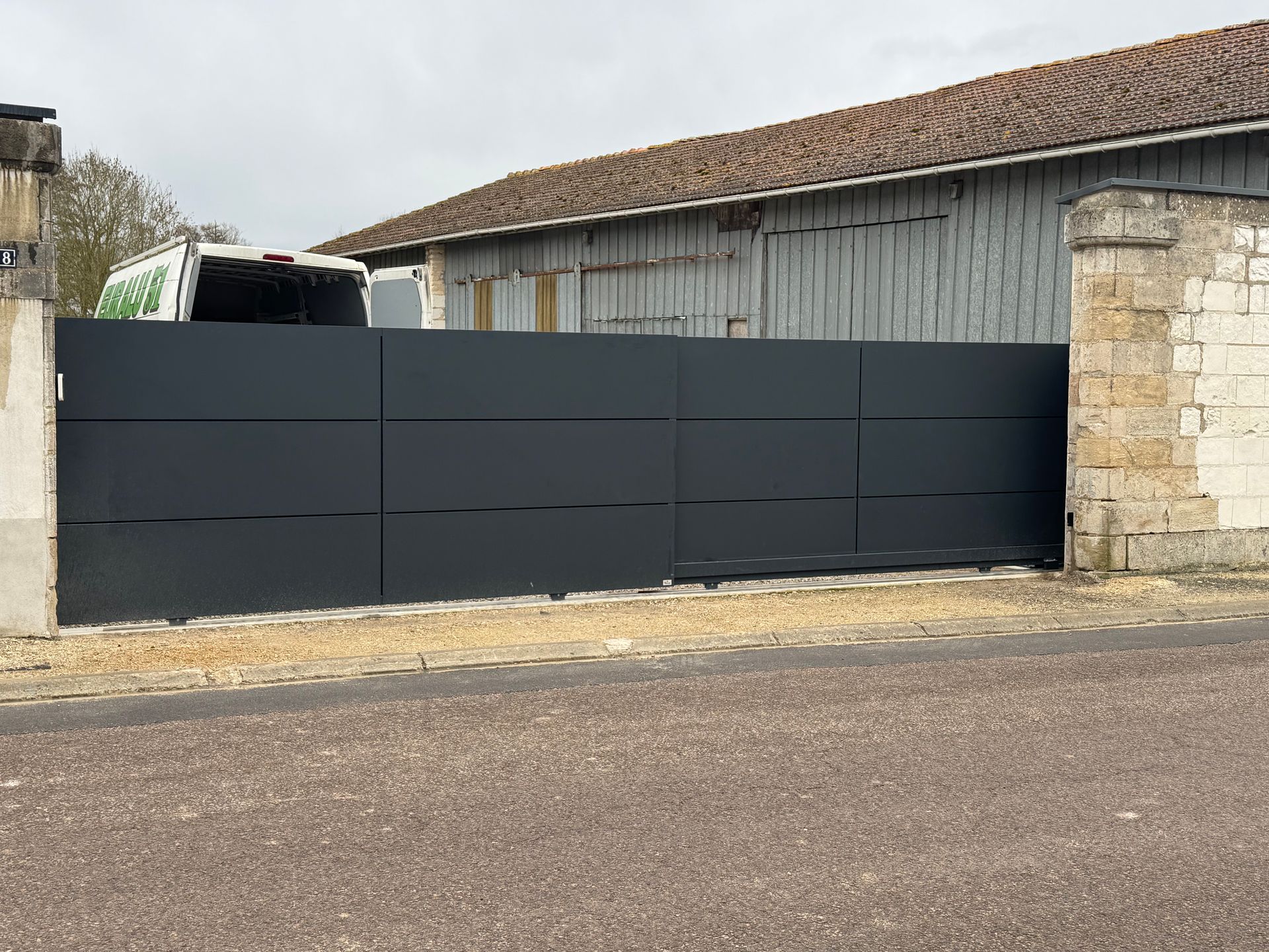Portail en aluminium coulissant