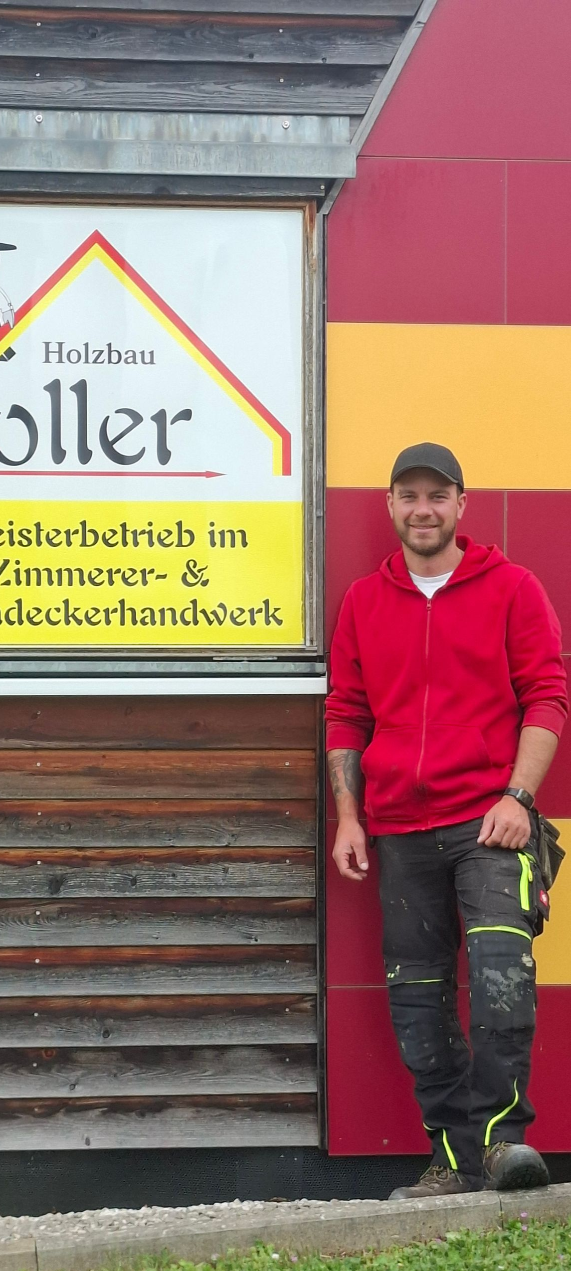 Fabian Koller vor Firmenschild
→ Fabian Koller – Meisterbetrieb Zimmerei