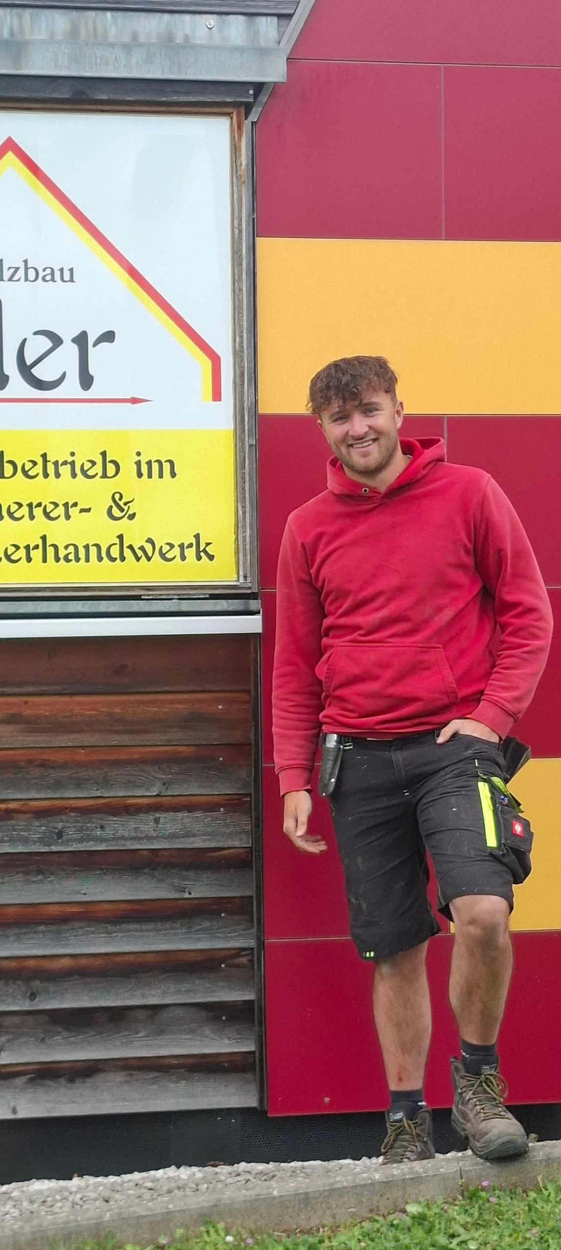Peter Koller vor Firmenschild
→ Peter Koller – Zimmerei Koller Velburg