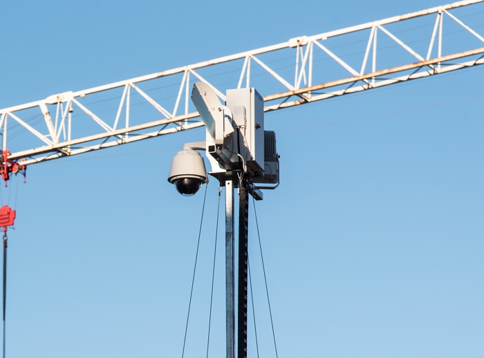 Chantier avec grue vidéoprotégée