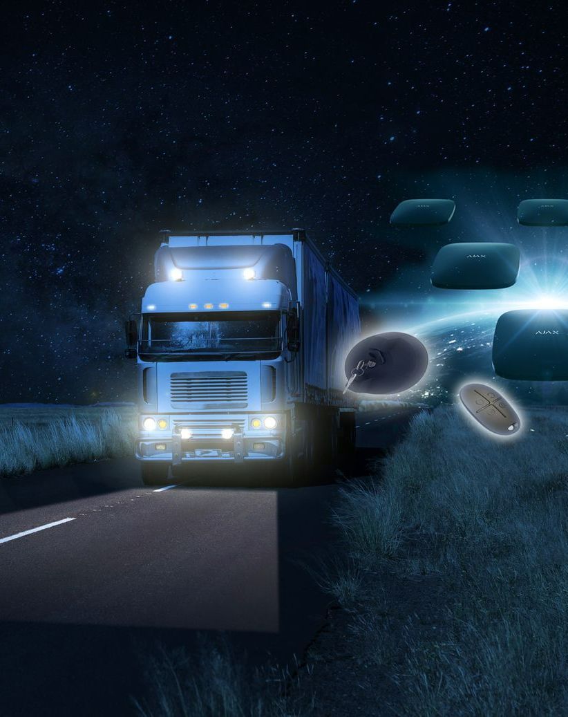 Composition avec camion qui circule la nuit sur une route et plusieurs dispositifs d'alarme en suspension