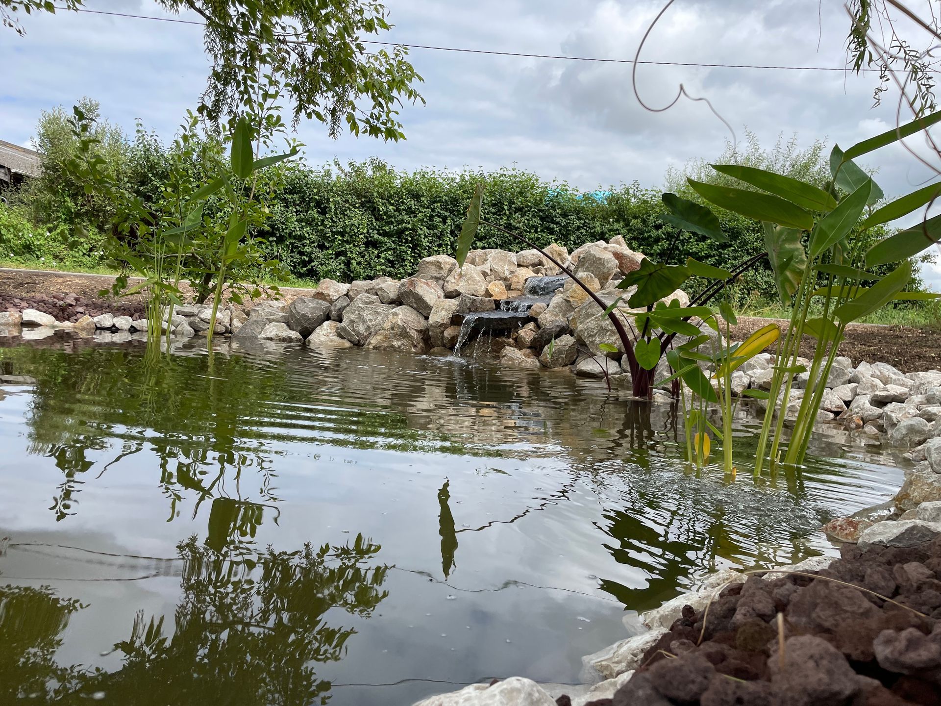 Bassin extérieur avec cascade