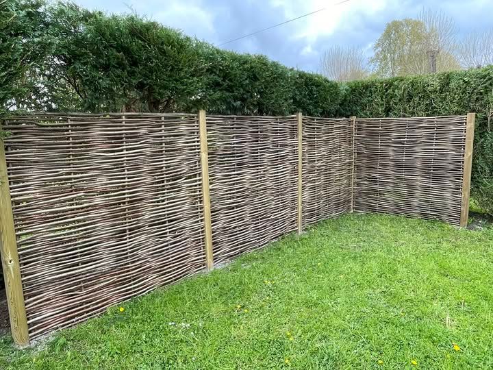 Clôture de jardin en noisetier