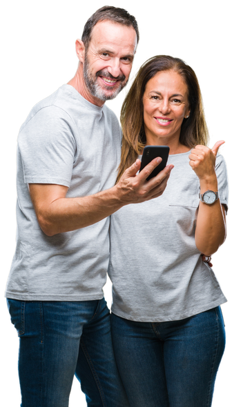 Un homme et une femme avec un smartphone