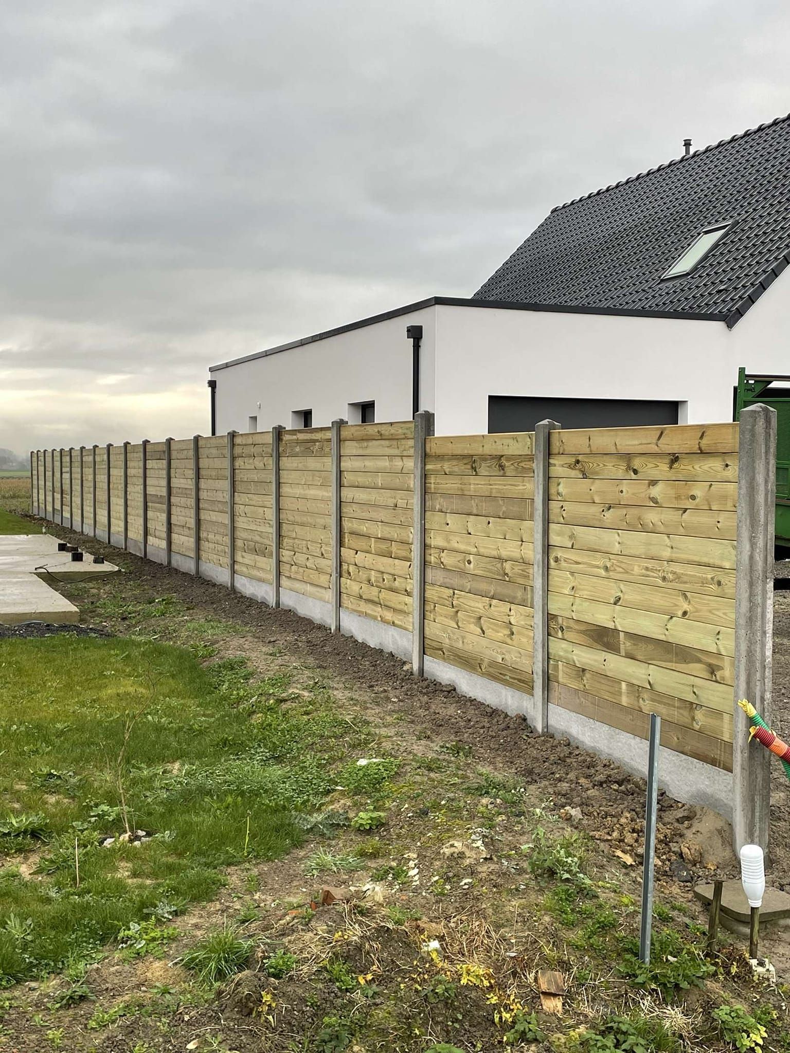 Clôture en bois et béton