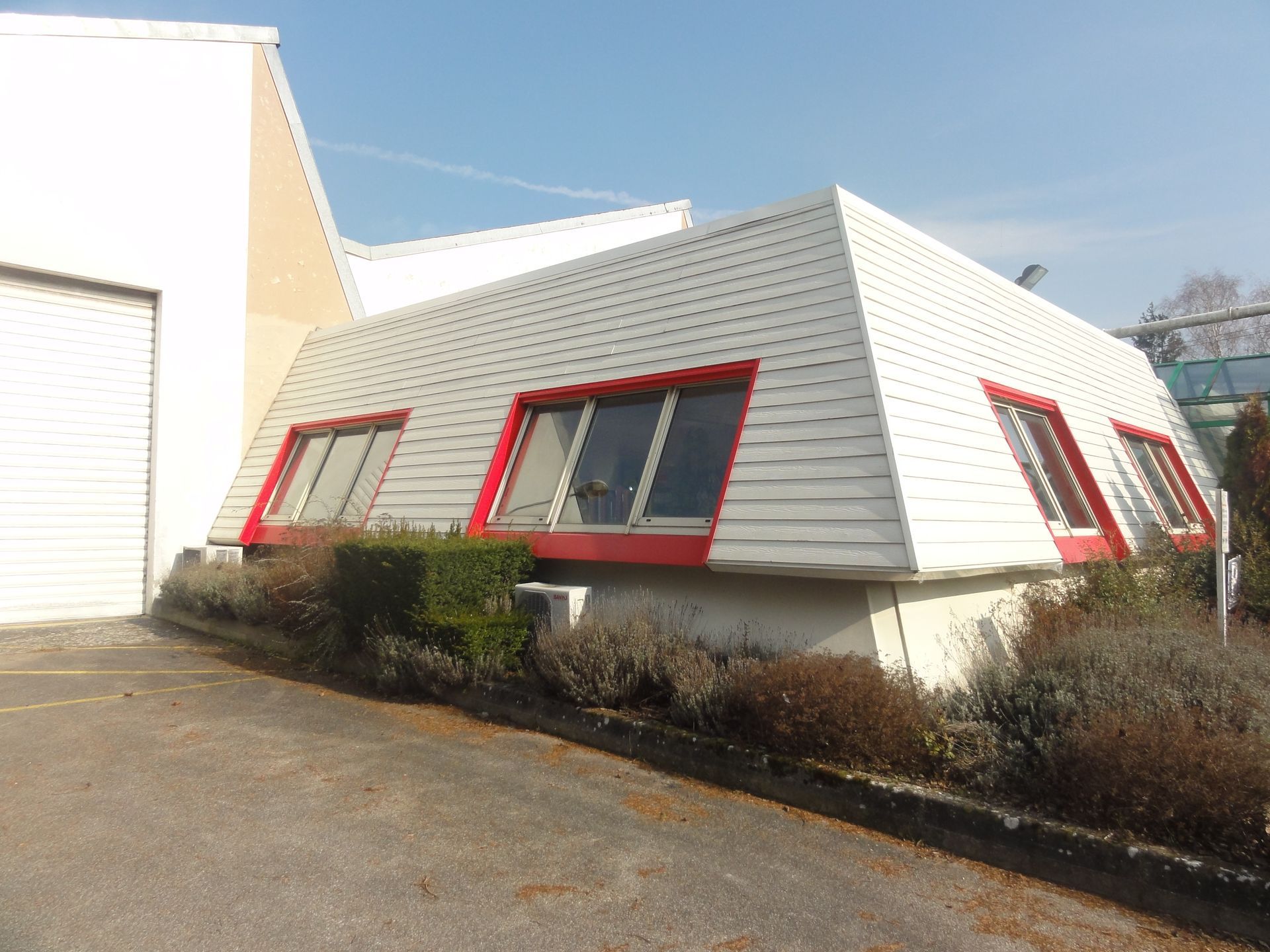 Bardage d'un bâtiment administratif 