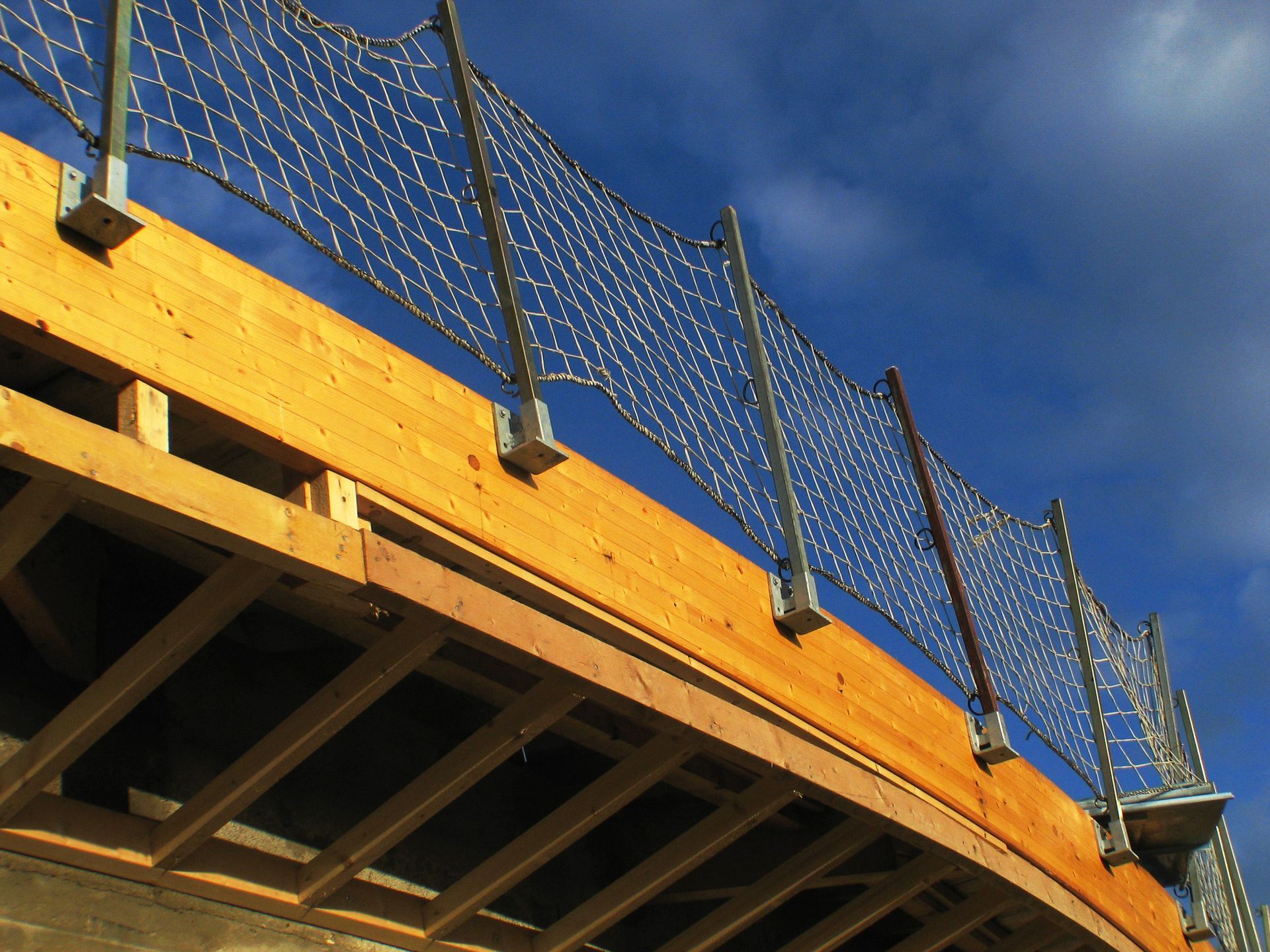 Garde-corps avec filet de protection