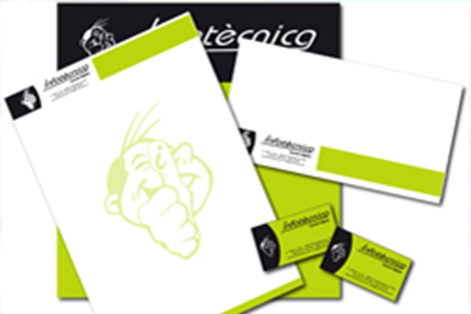 Un juego de tarjetas de presentación y un membrete para técnica.