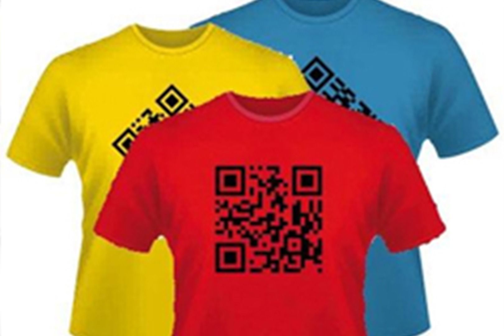 Tres camisetas de diferentes colores con códigos QR.