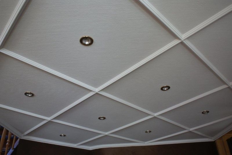 Dürr Stuckateure GmbH & Co.KG – quadratische Deckenleisten mit integrierter Beleuchtung