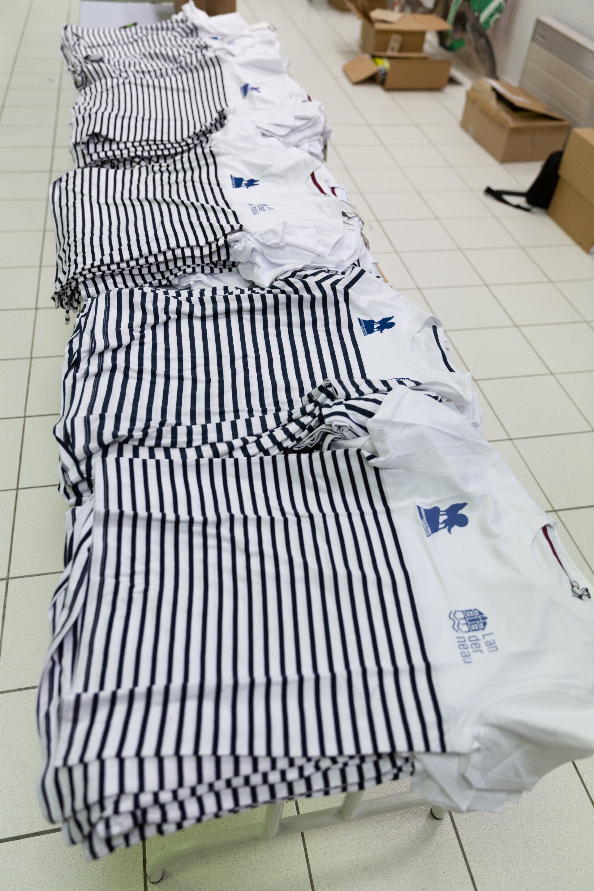 Plusieurs t-shirts rayés