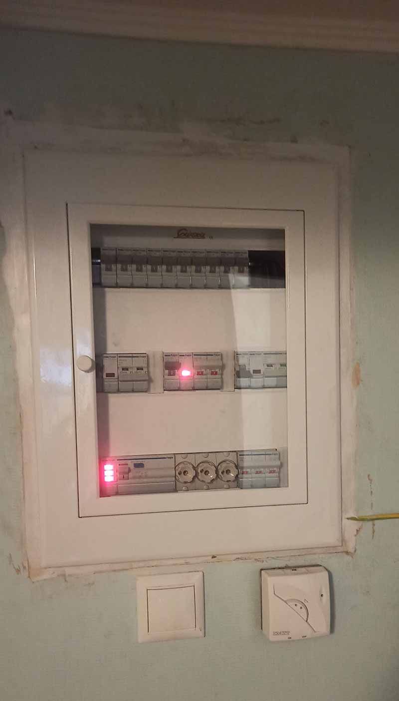 Ηλεκτρολόγος Ανδρώνης Δημήτρης