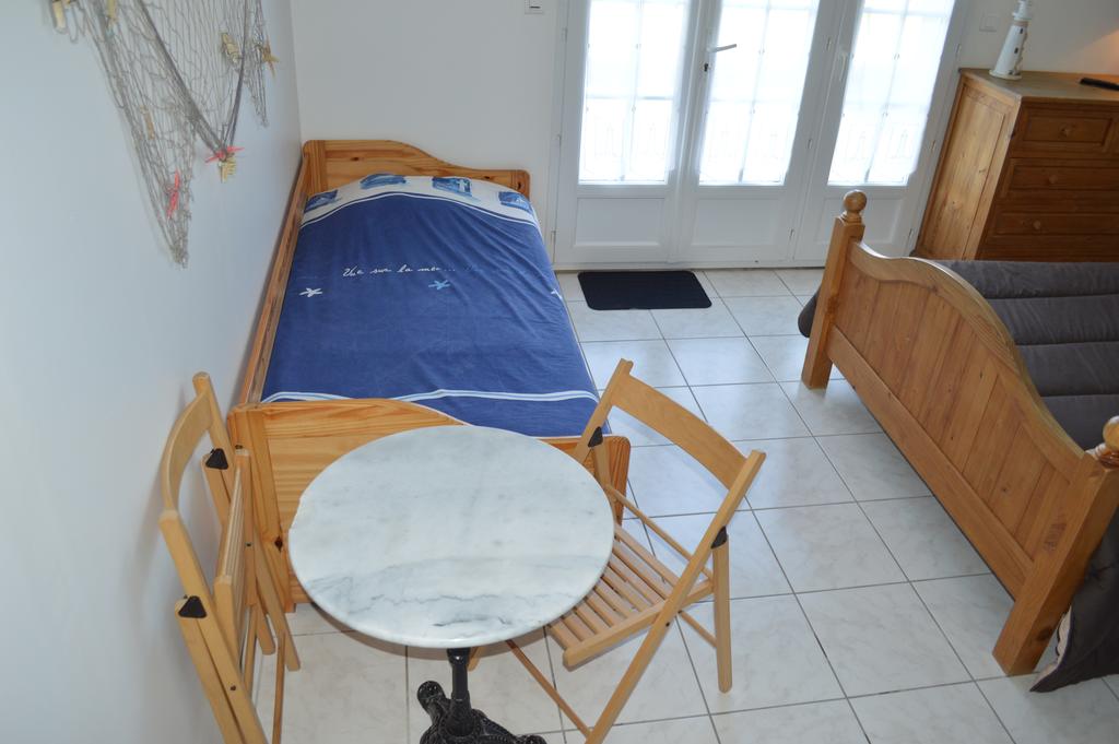 Lit simple de la chambre triple