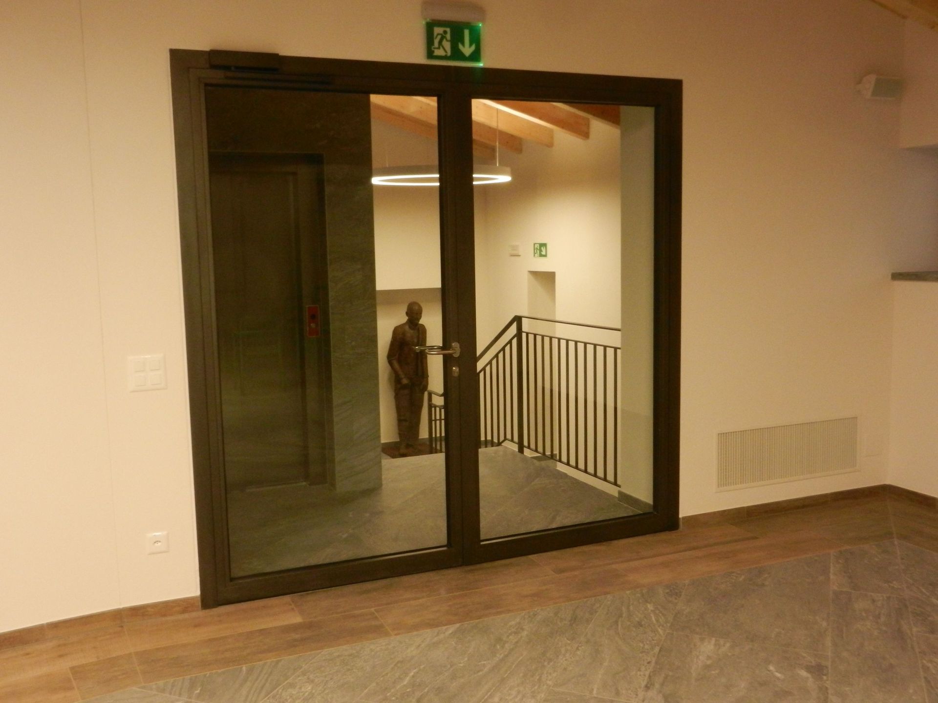 porta tagliafuoco interna - Arnaboldi e Delfante Sagl - costruzioni metalliche - porte e serramenti - Davesco Soragno - Lugano - Ticino