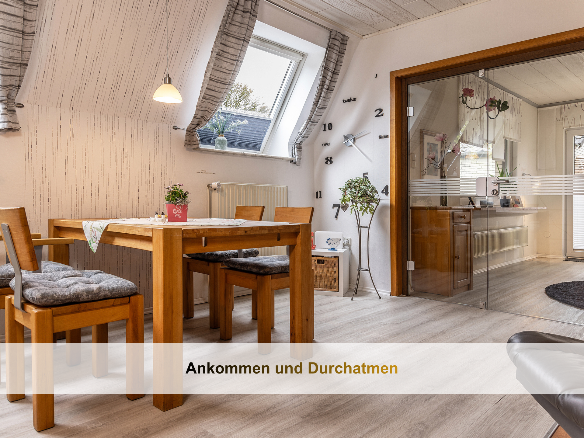 Wohn-Essbereich der Ferienwohnung KUMM RIN