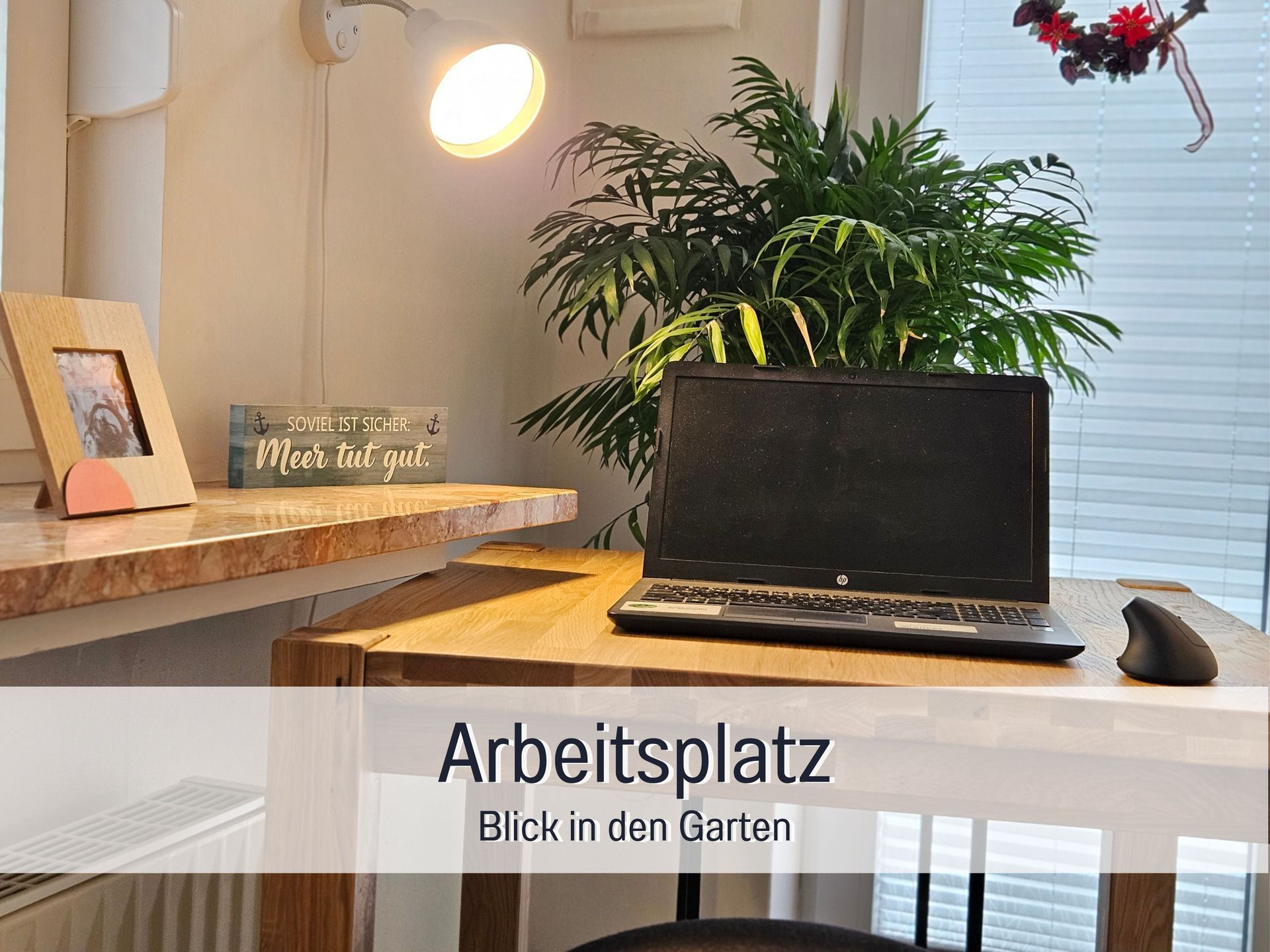 Arbeitsplatz mit WLAN für Homeoffice und Workstation an der Nordsee