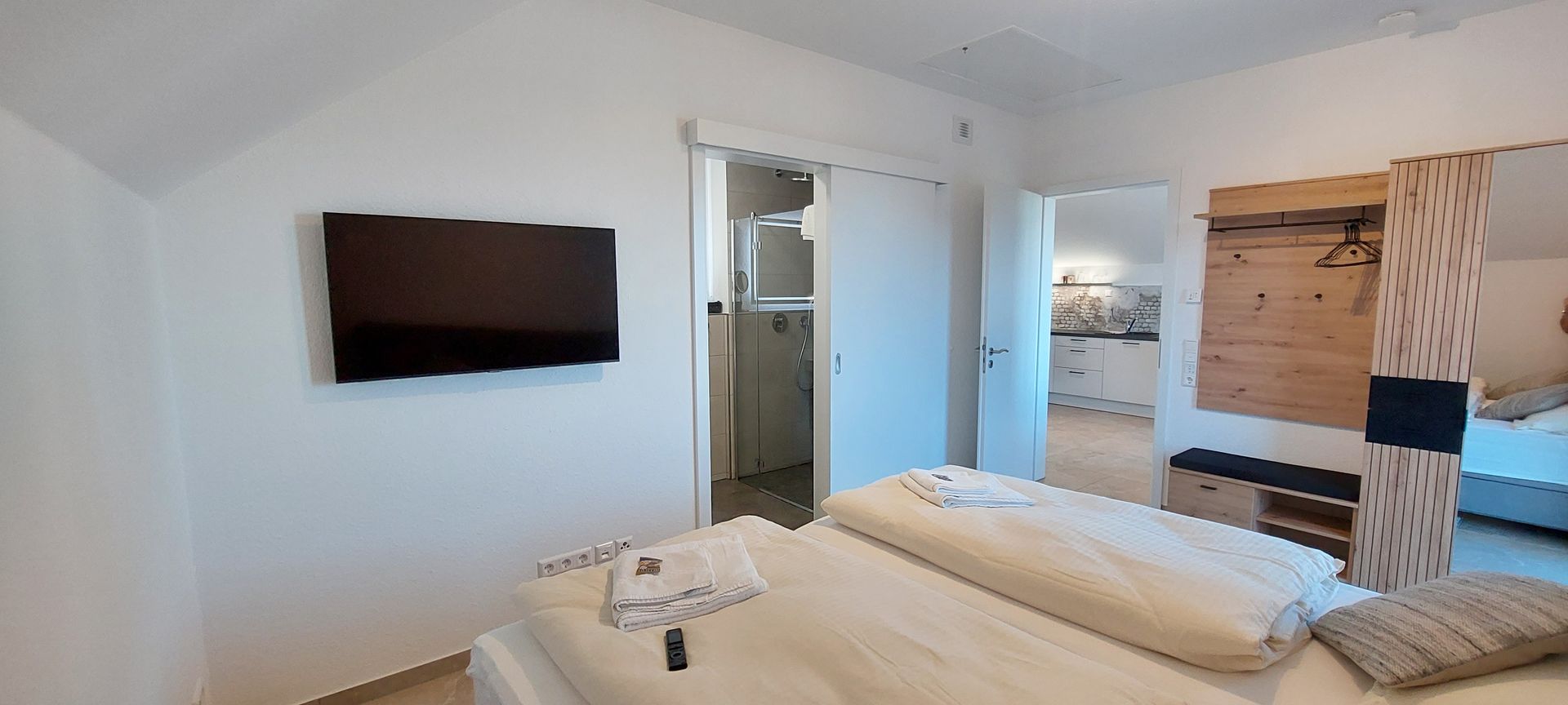 Ferienwohnung mit Doppelbett und TV