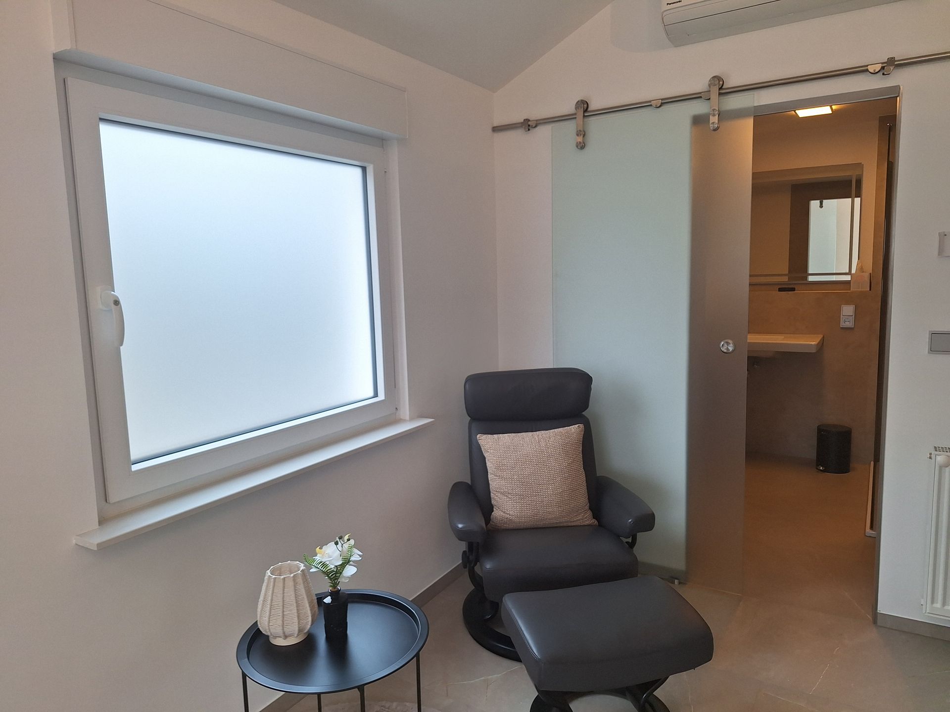 Hotelzimmer mit diverser Ausstattung