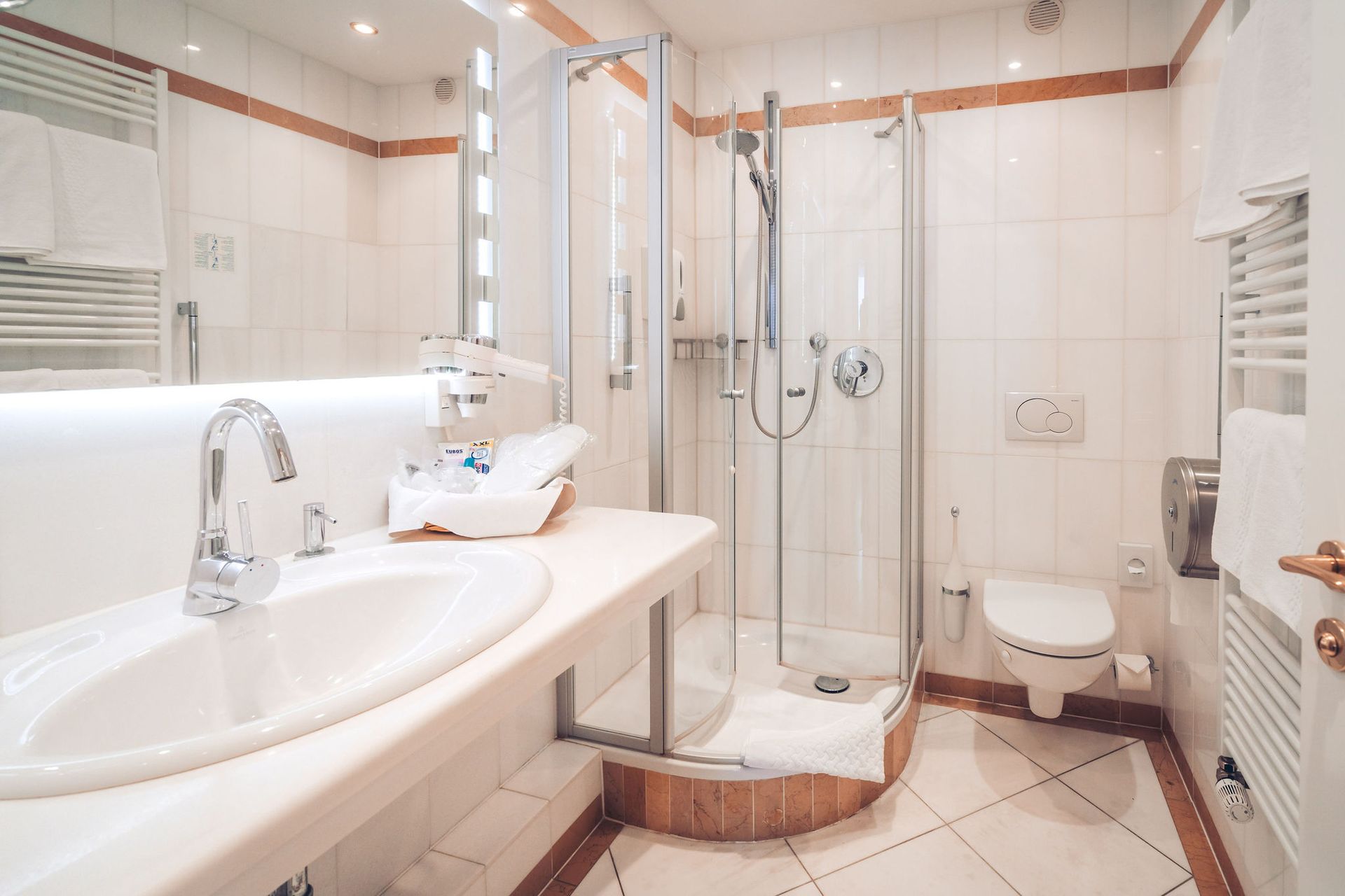 Badezimmer mit Dusche