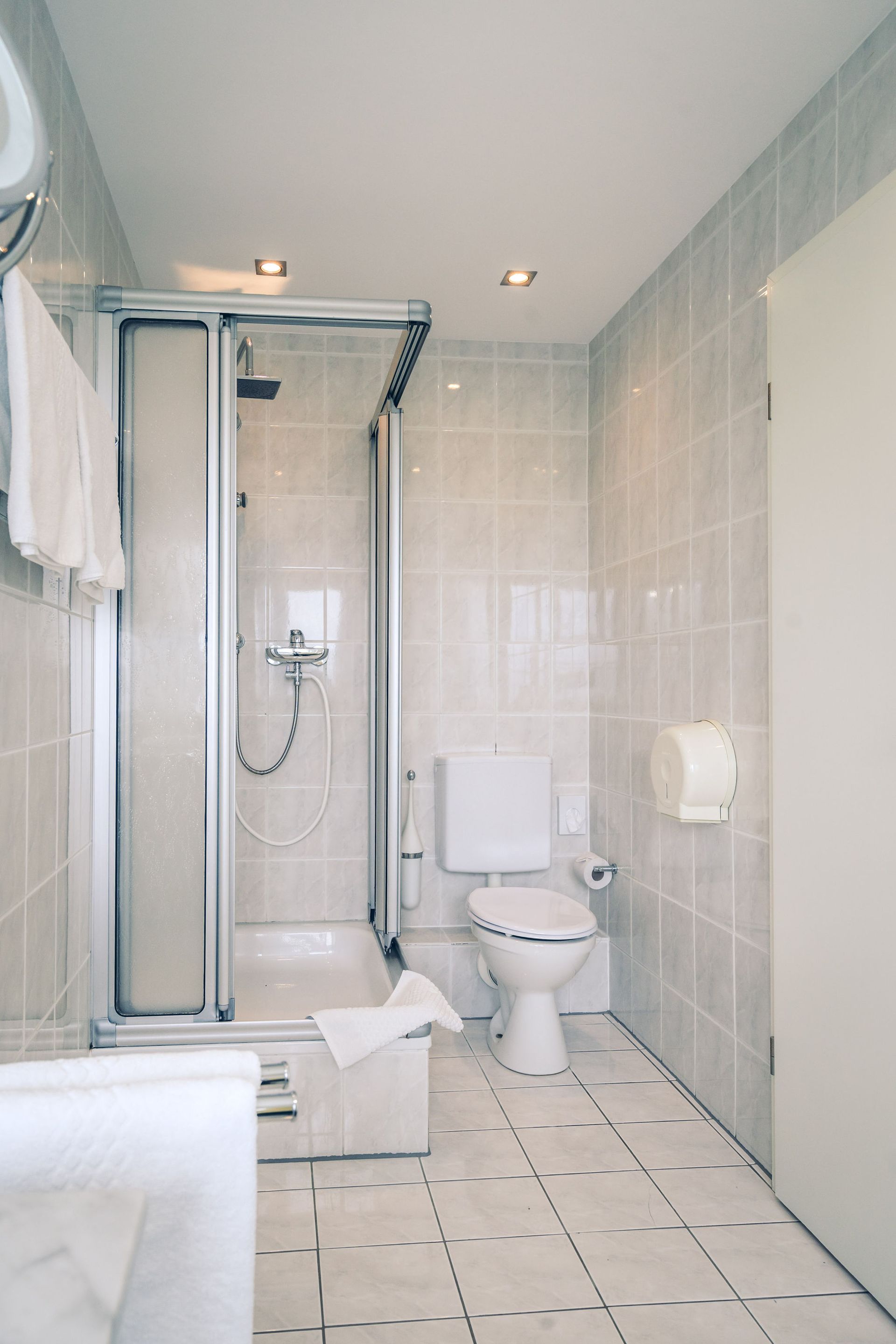 Badezimmer mit Dusche