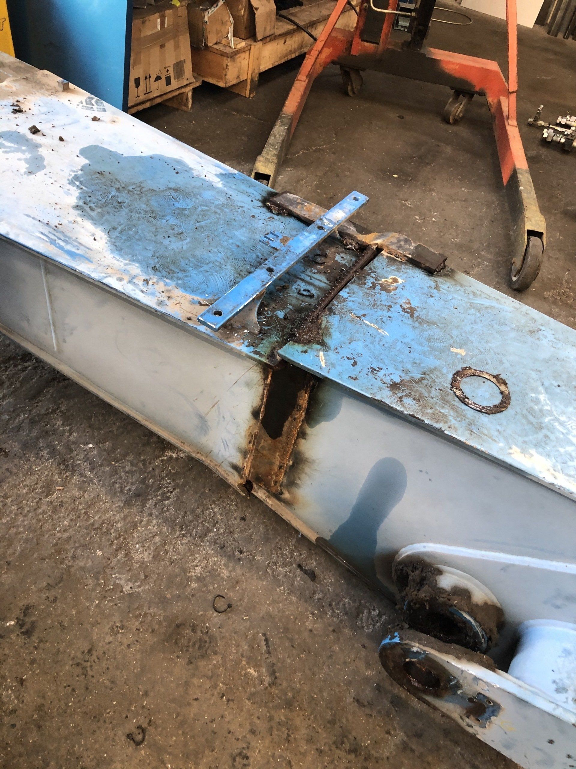 Remise en état flèche de pelle avant