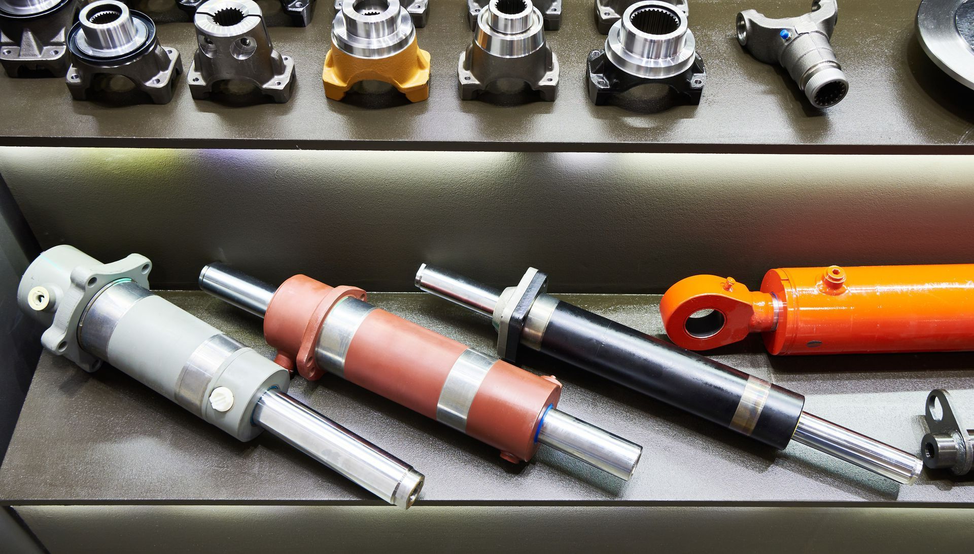 Vérins hydrauliques sortant de la chaîne de production