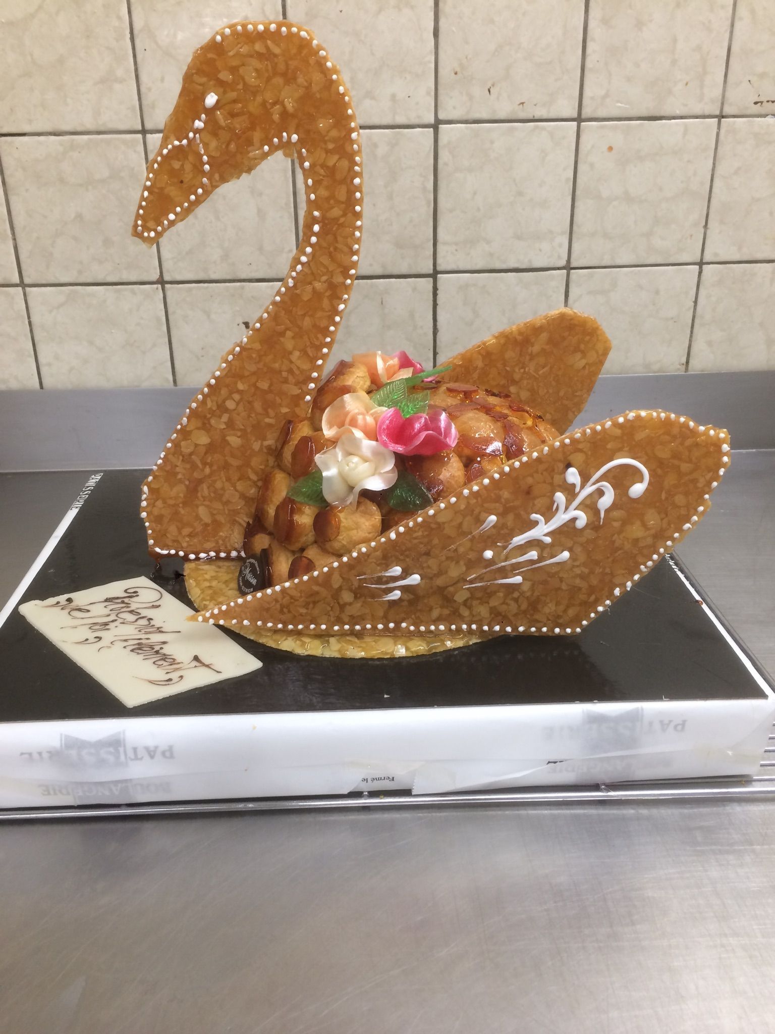 Pièce montée en forme de cygne