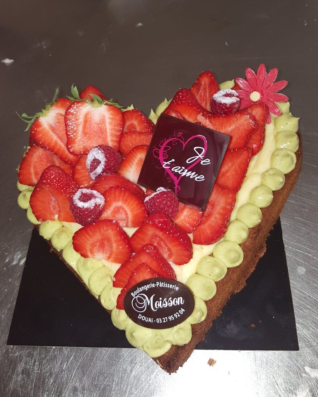 Gâteau en forme de coeur à la fraise
