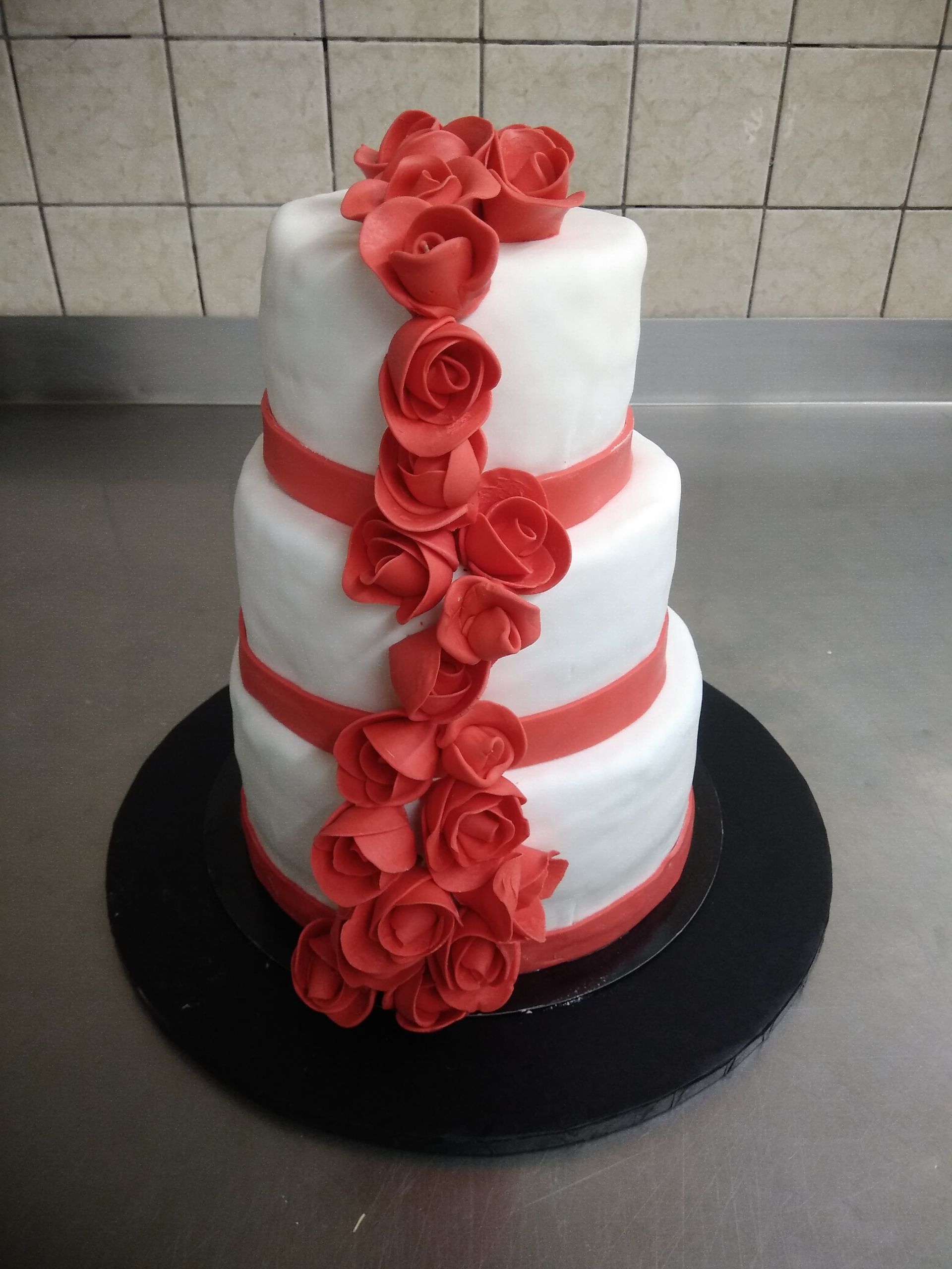 Gâteau blanc et rose