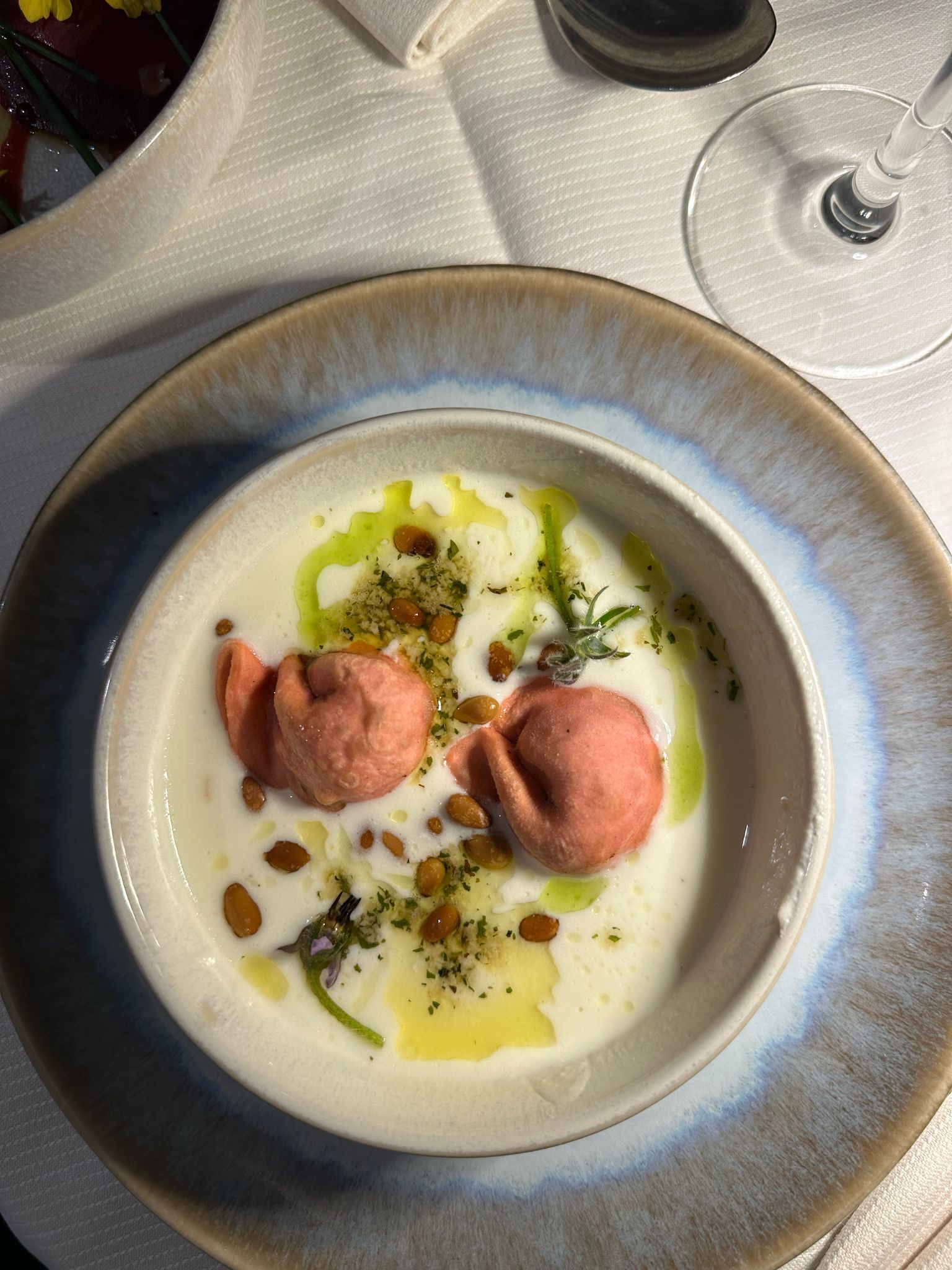 Shish Barak : raviolis farcis à la viande hachée et aux pignons de pin