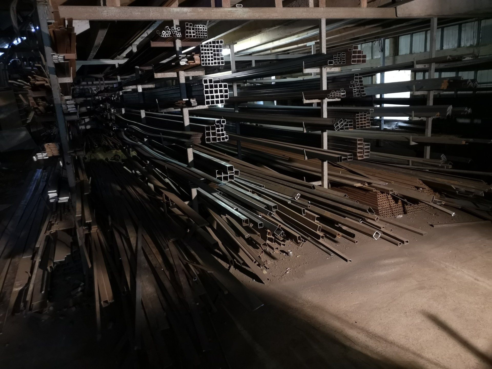 Stock de produit en métal