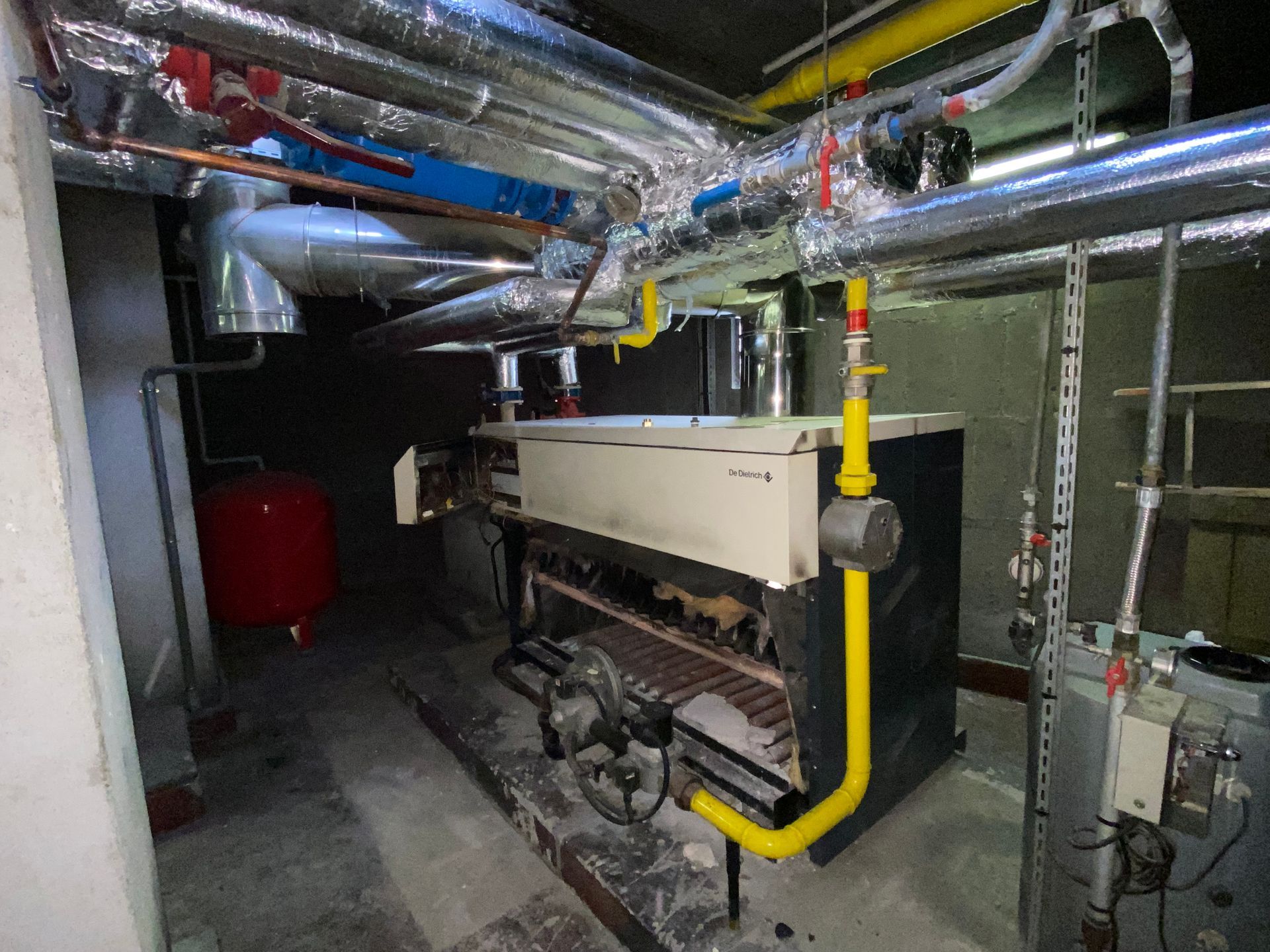 Des machines dans une chaufferie