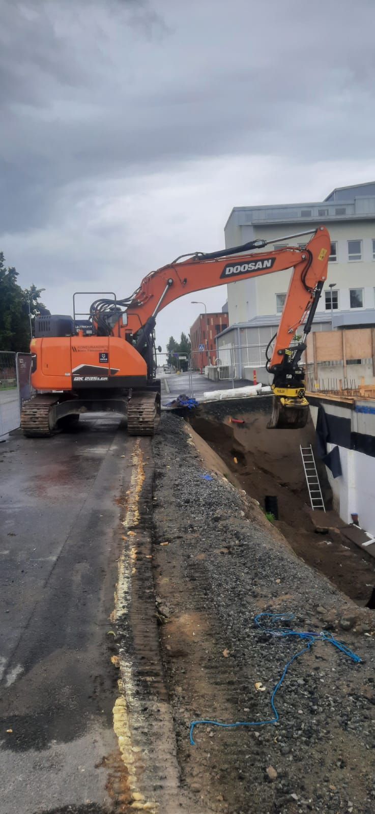 Koneurakointia tietöihin ja ojitukseen