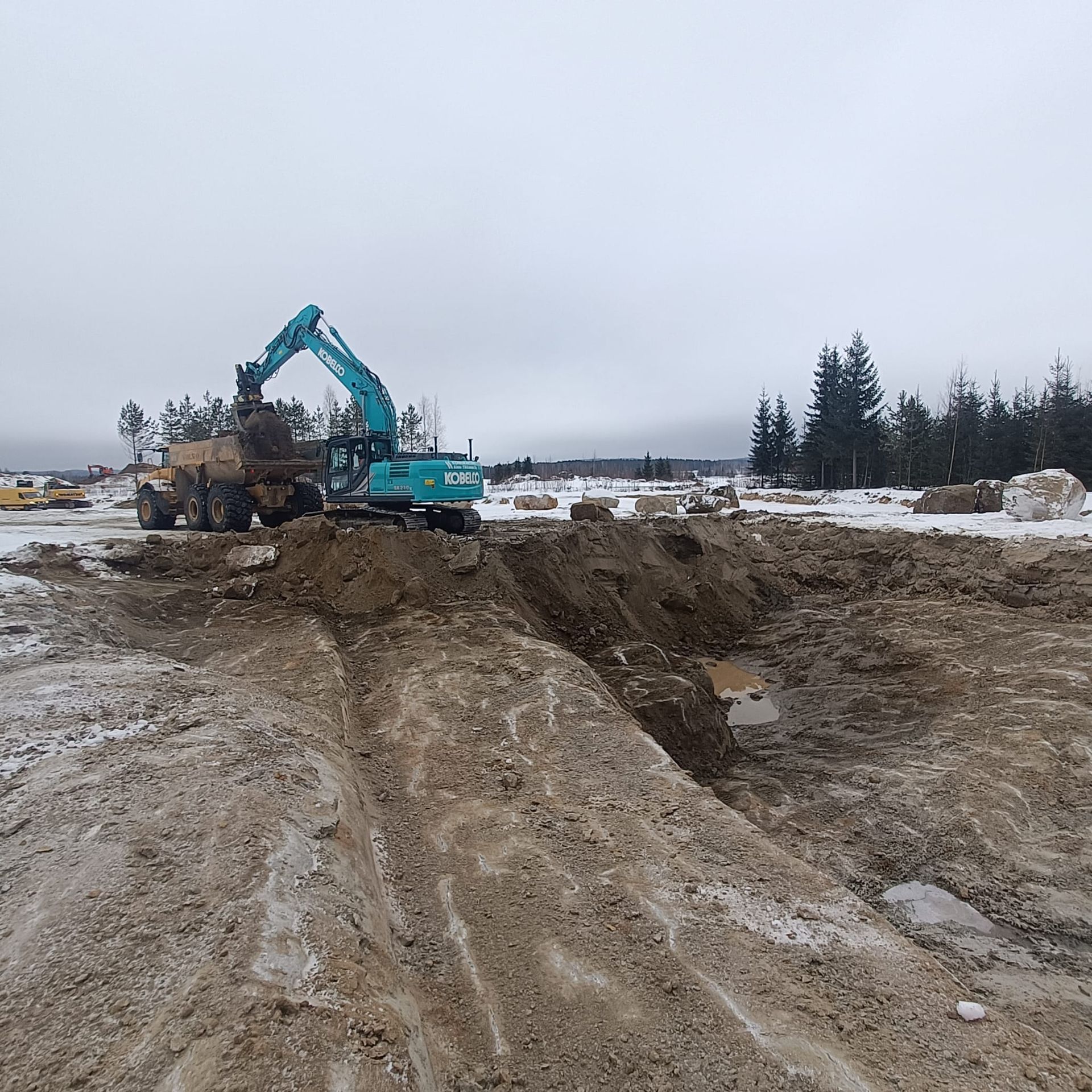 Maanrakennuskalustoa